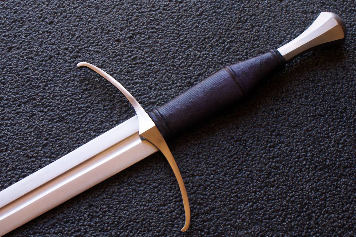 VA-200-Craftsman Series - The Valor Medieval Long Sword